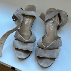 Clarks originals 7.5 sandals